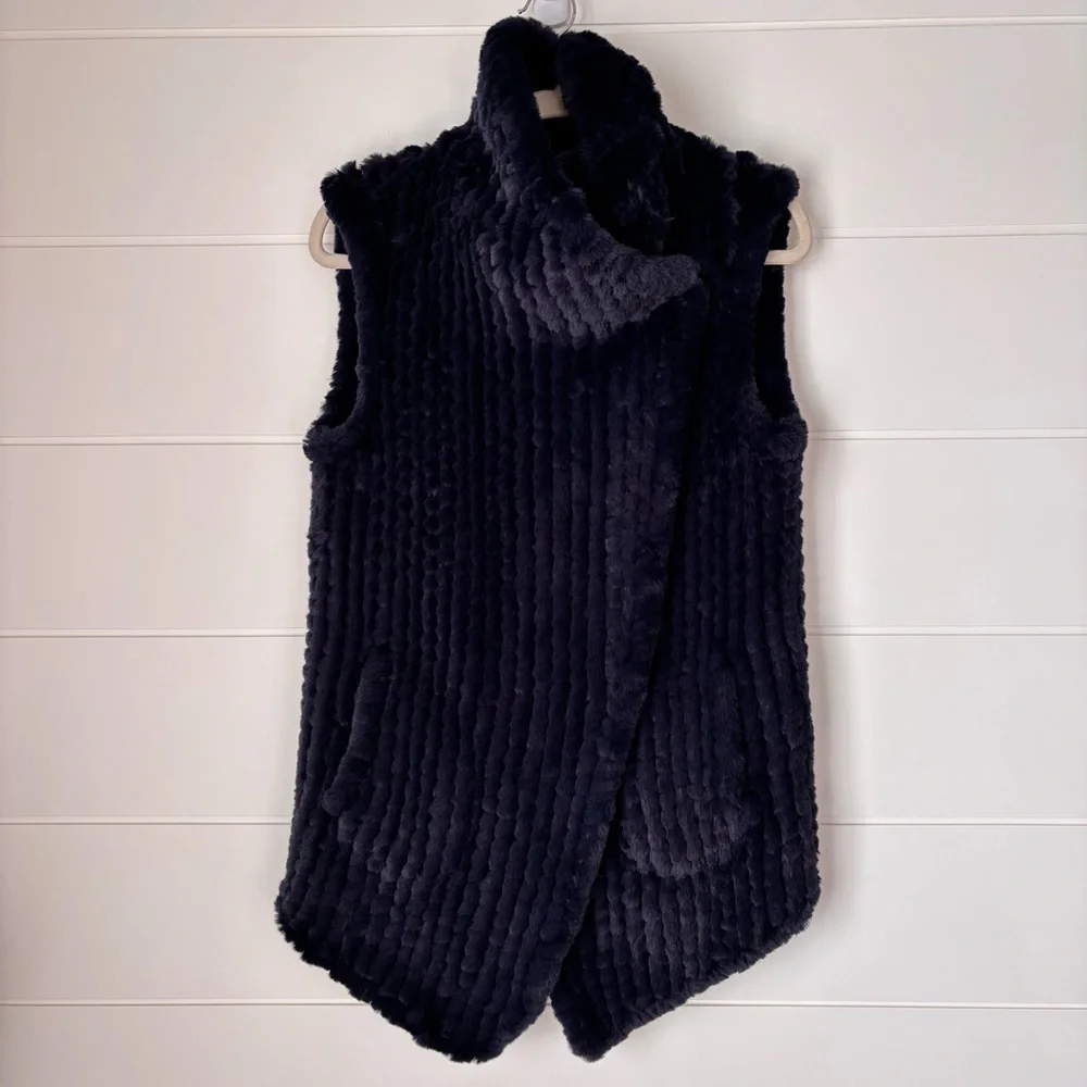Dolce Cabo los angelos Women's Blue Faux Fur Sweater Vest Size Medium - Picture 3 of 17